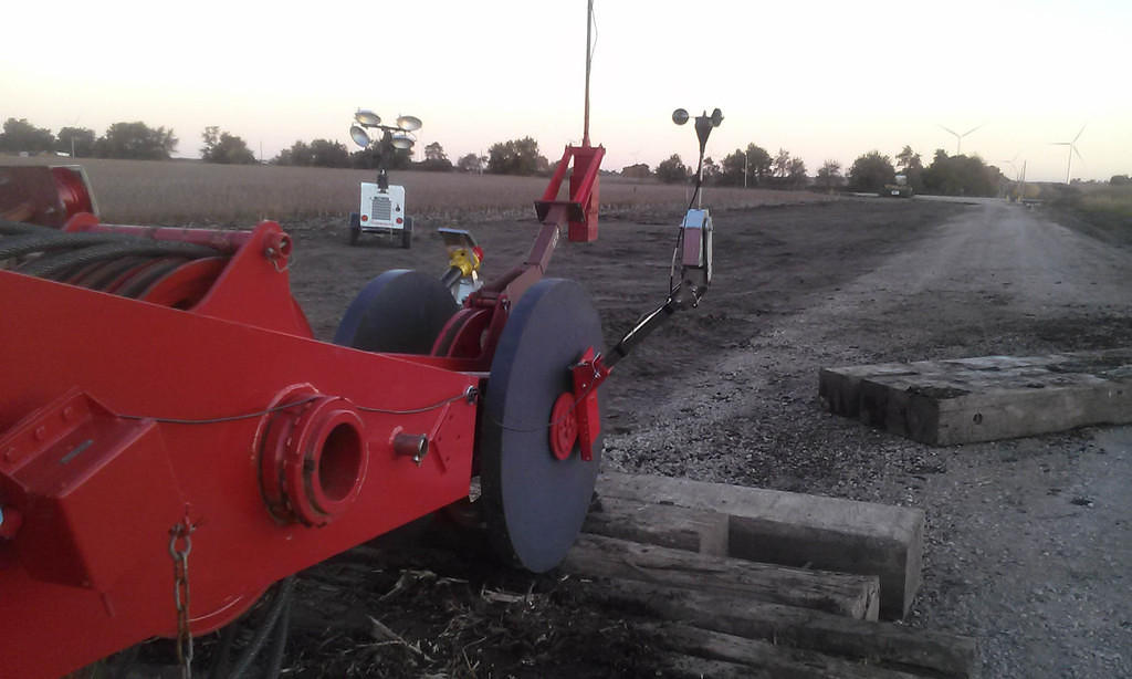 A pivoting head (APRS7602) is used to mount a #40HC anemometer (APRS6506)